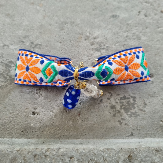 Armband geborduurd stof bloemen glaskralen