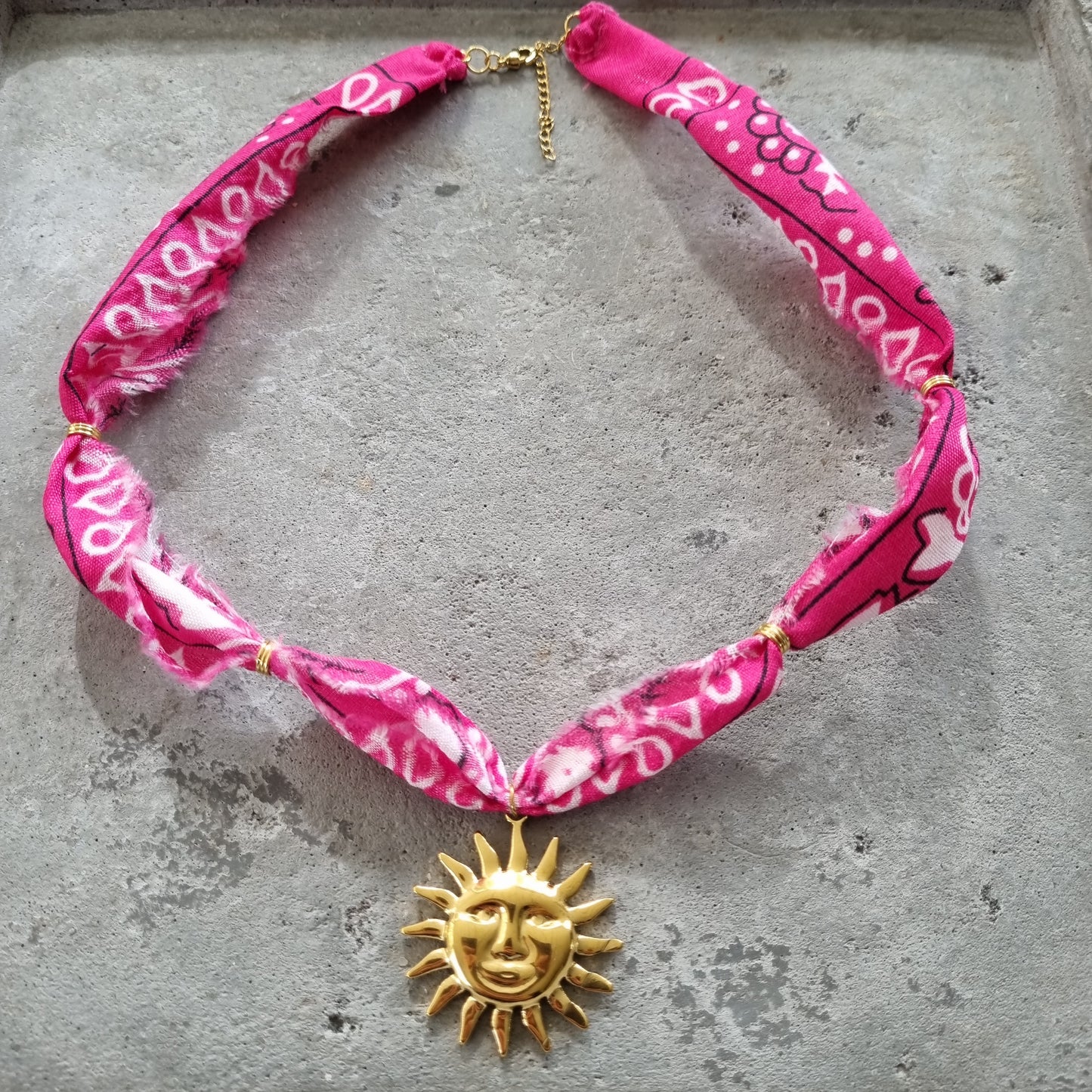 Ketting bandana zon roze