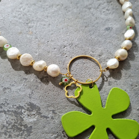 Ketting zoetwaterparels bloem groen