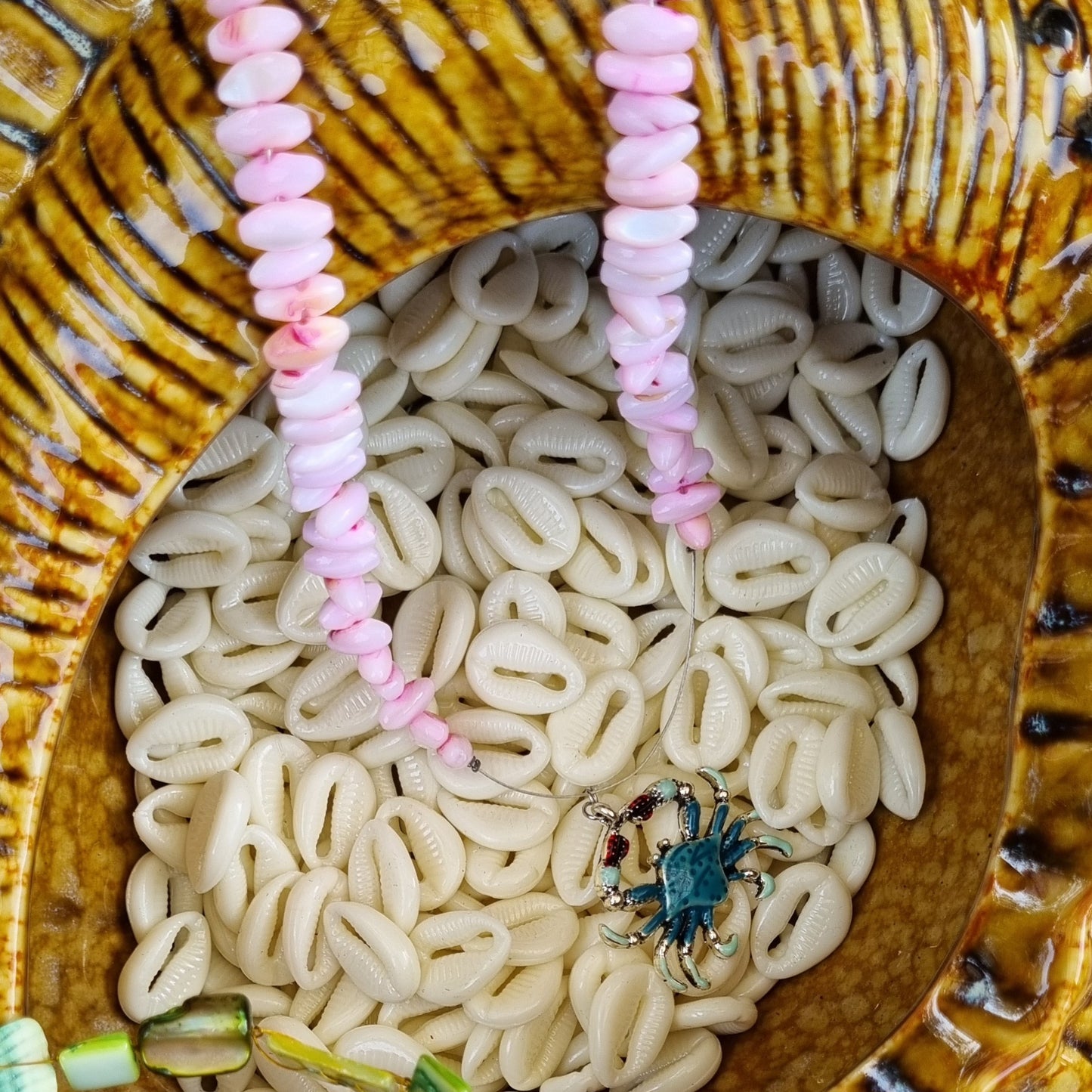 Ketting krab hanger natuursteen schelp