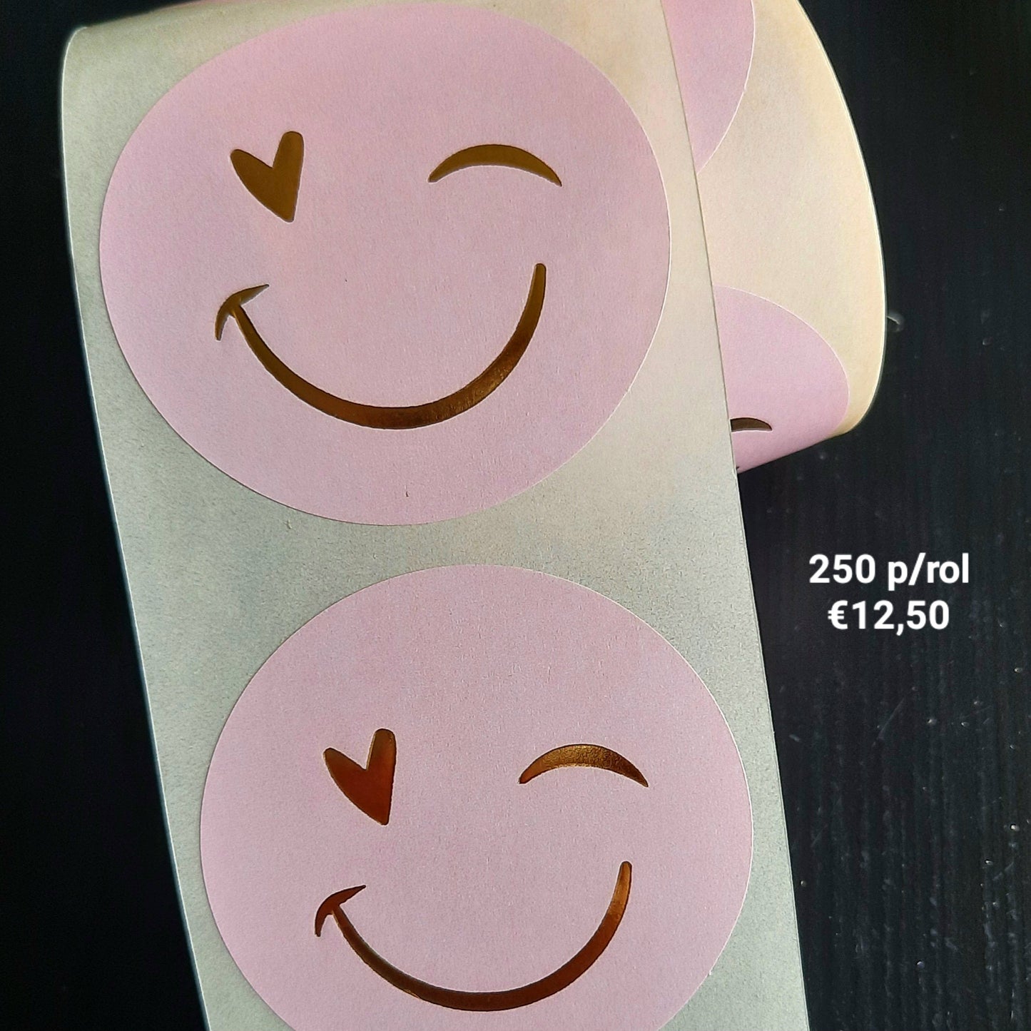 Sticker smiley knipoog roze
