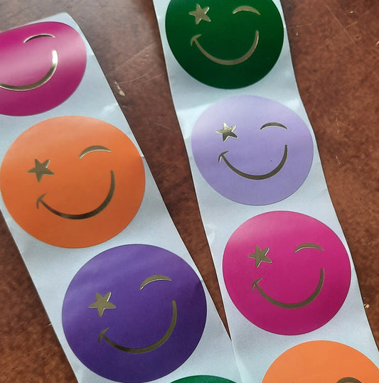 Sticker smiley knipoog gekleurd