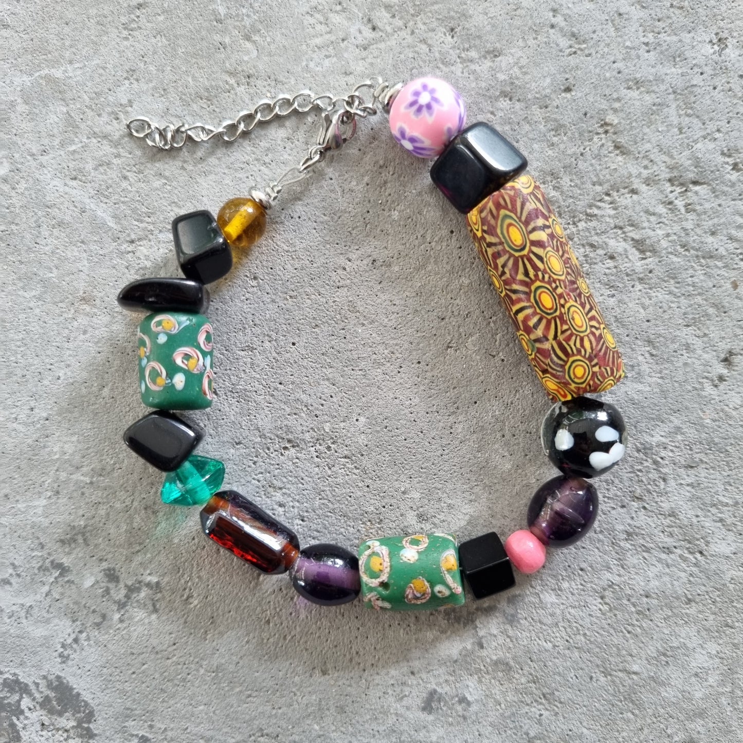 Armband Afrikaanse glaskralen roze geel