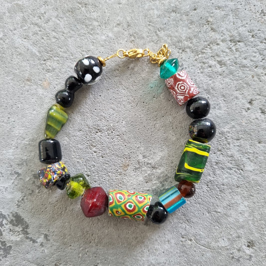 Armband afrikaanse glaskralen roodbruin