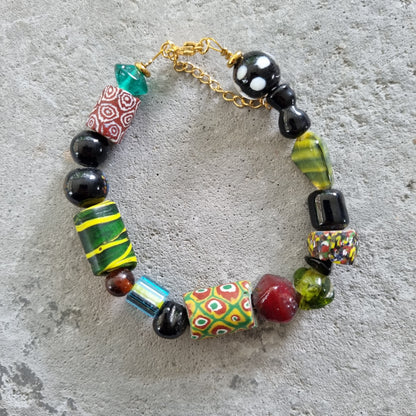 Armband afrikaanse glaskralen roodbruin