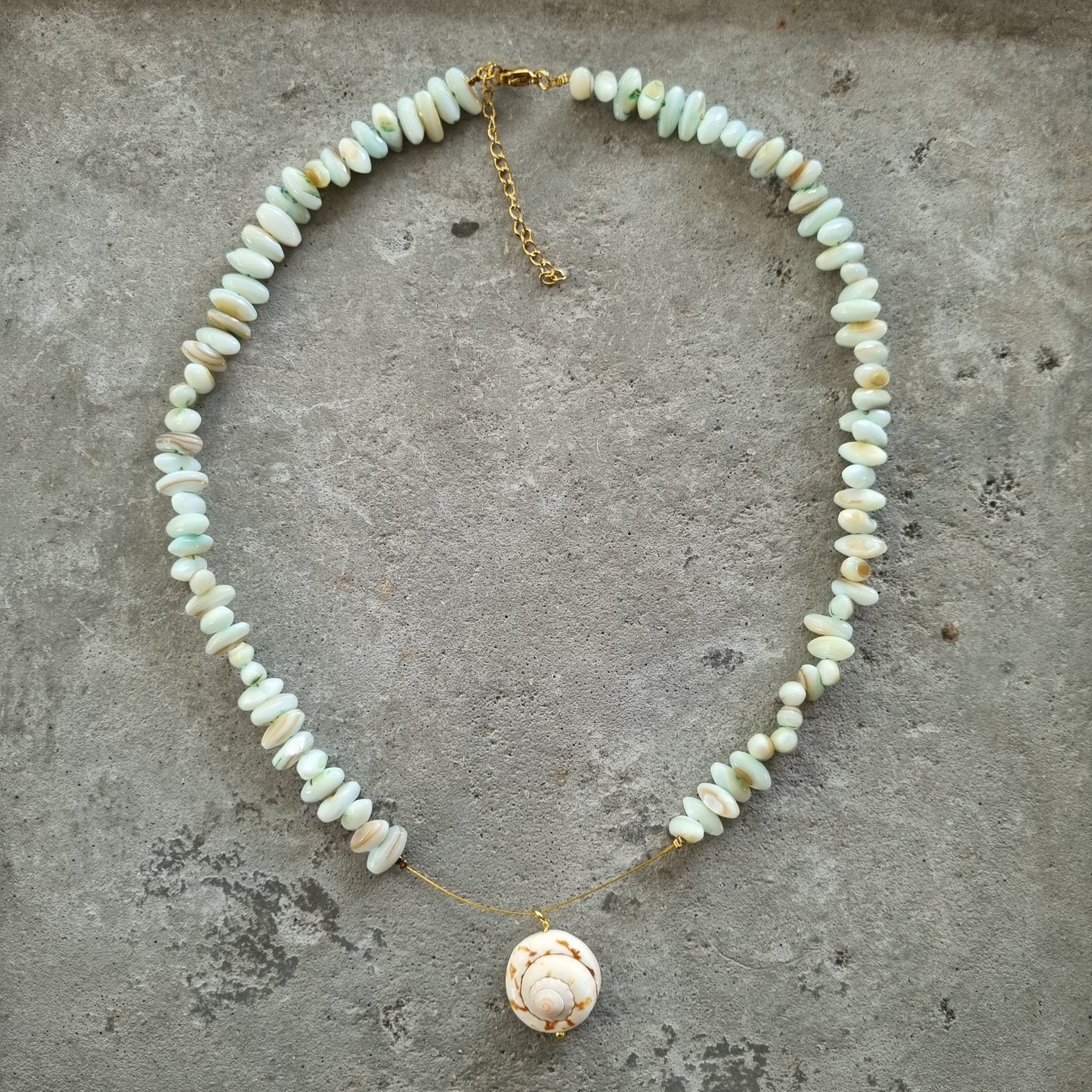 Ketting natuursteen schelp