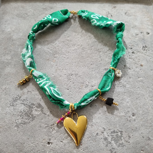 Ketting bandana hart steentjes groen