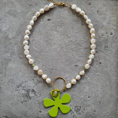 Ketting zoetwaterparels bloem groen