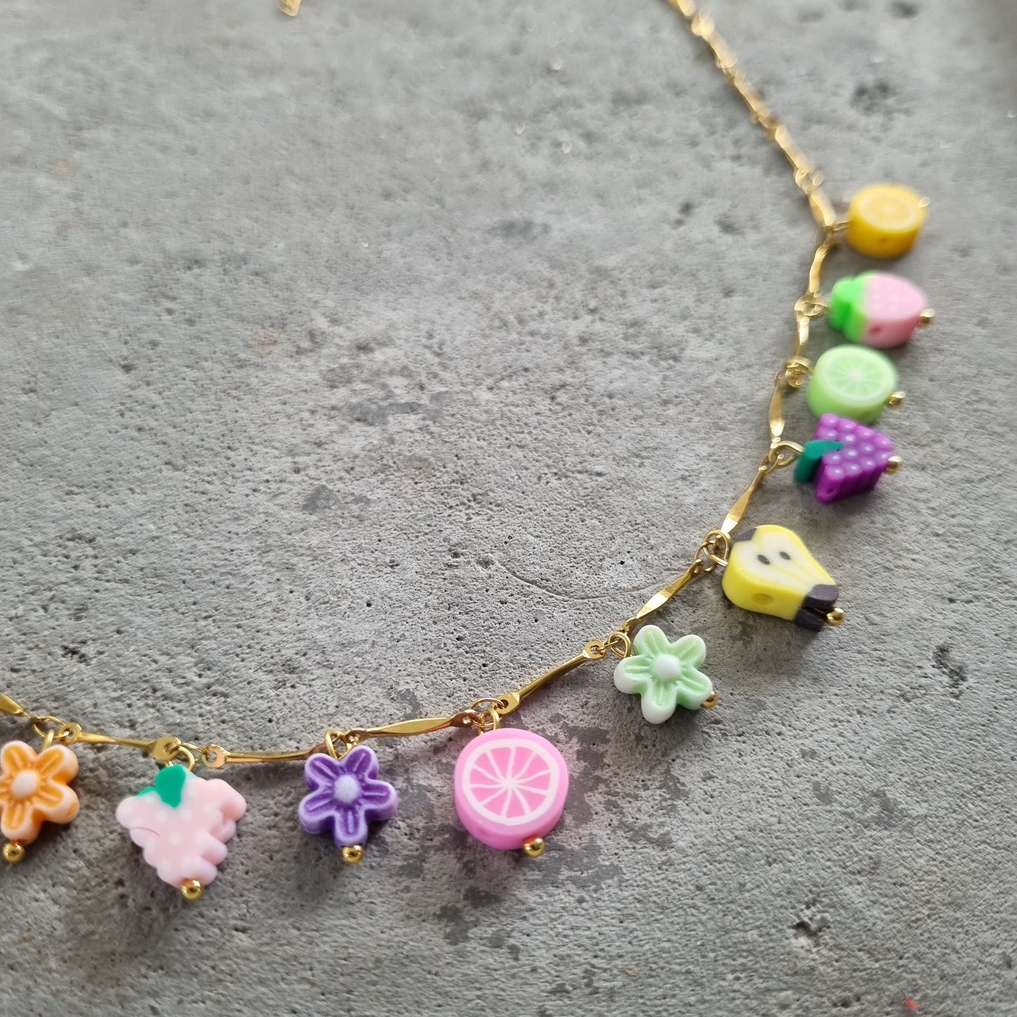 Ketting schakels fruit bloemetjes goud