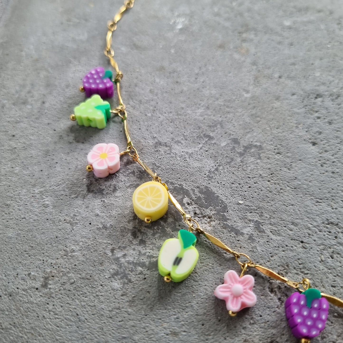 Ketting schakels fruit bloemetjes goud