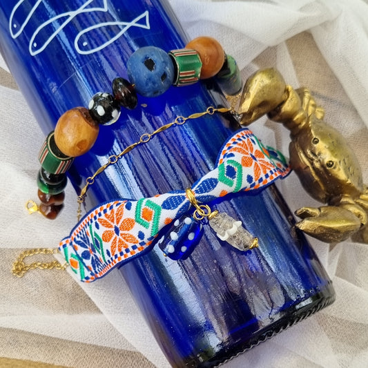 Armband geborduurd stof bloemen glaskralen