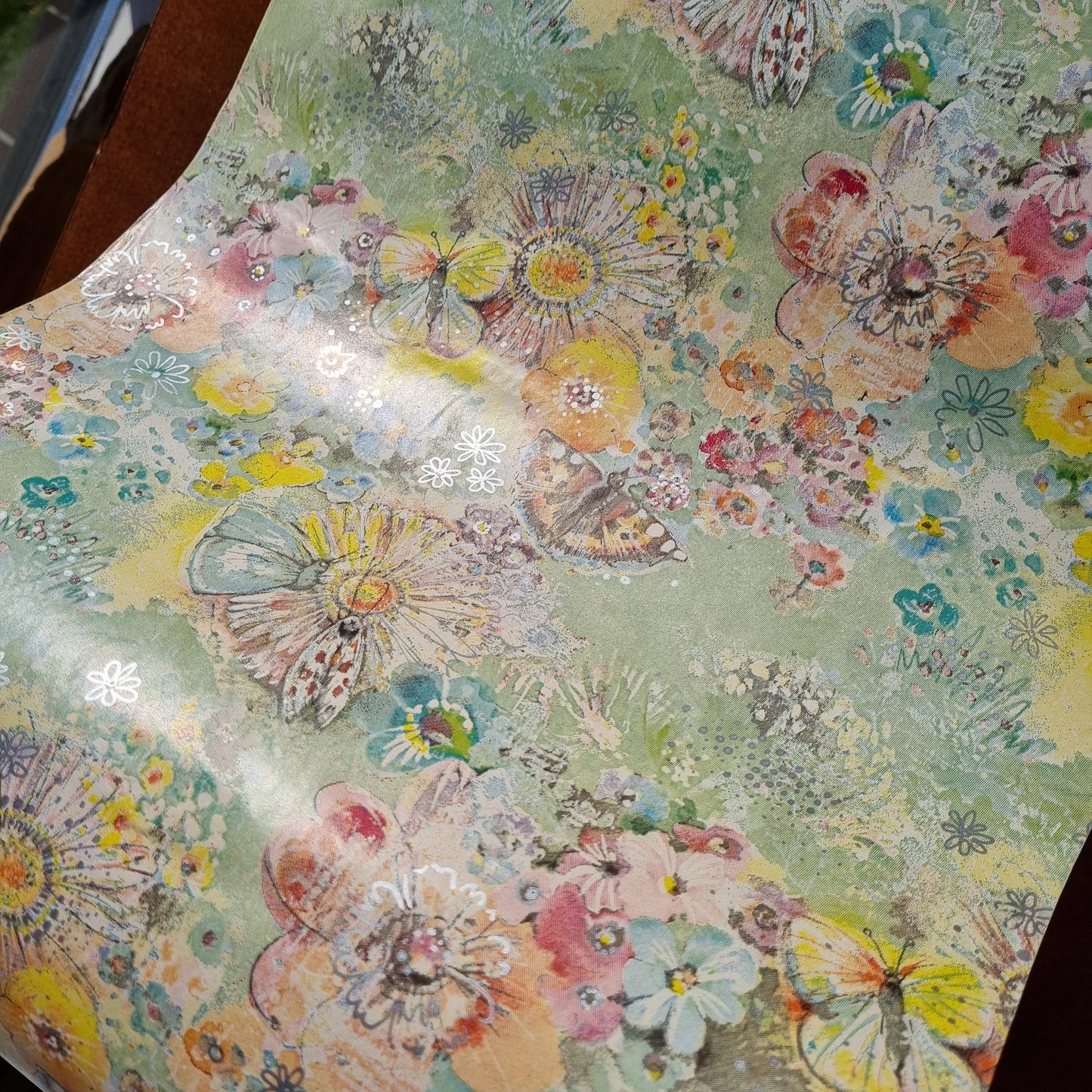 Cadeaupapier bloemen/vlinders
