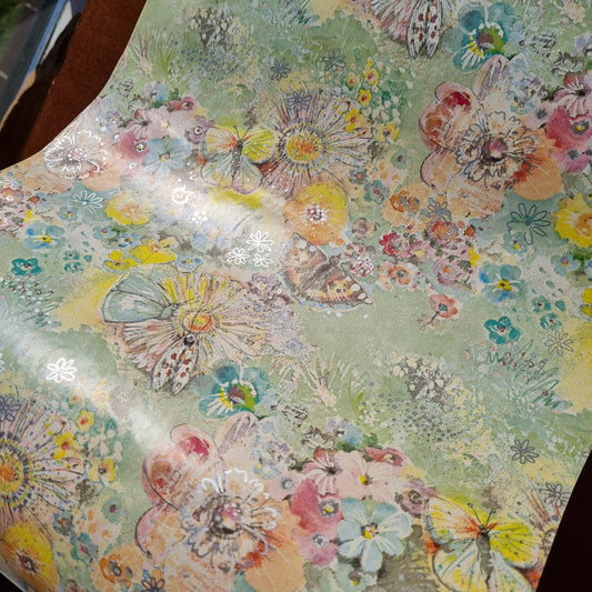 Cadeaupapier bloemen/vlinders