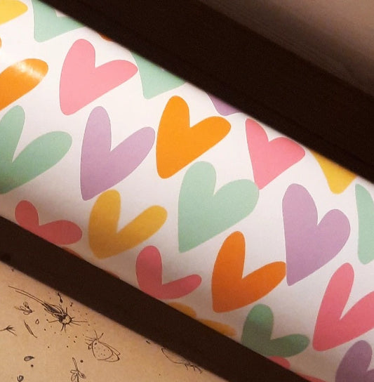 Cadeaupapier hartjes gekleurd