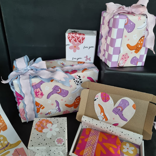 Cadeaupapier cowboyboots geblokt