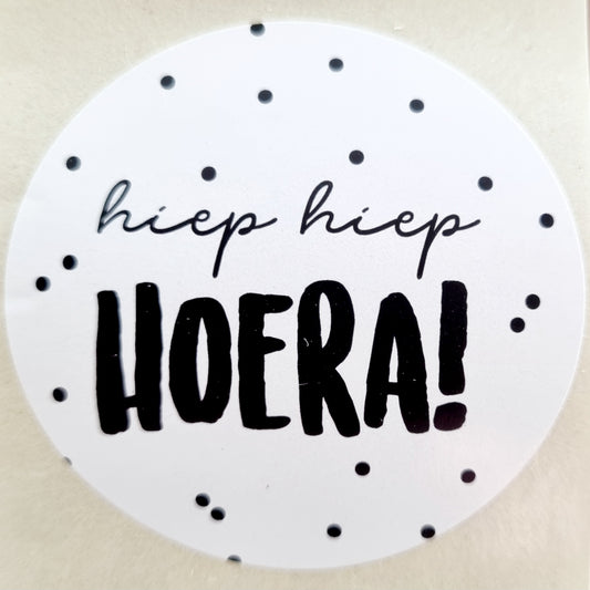 Sticker hiep hiep hoera wit