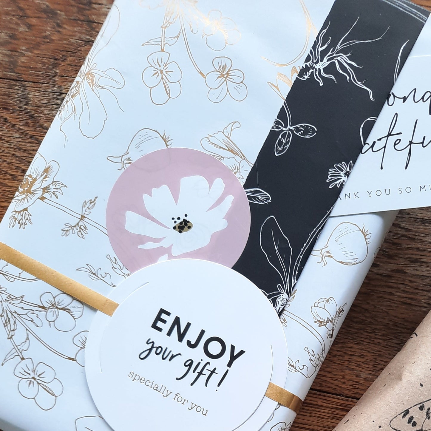 Cadeaupapier insecten bloemen