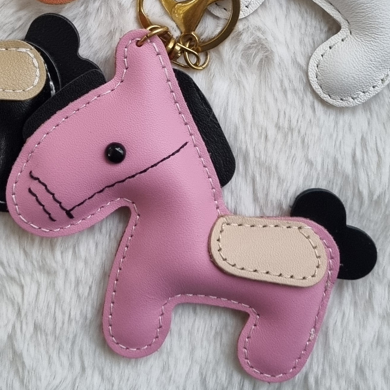 Tashanger paard roze (beige zadel)
